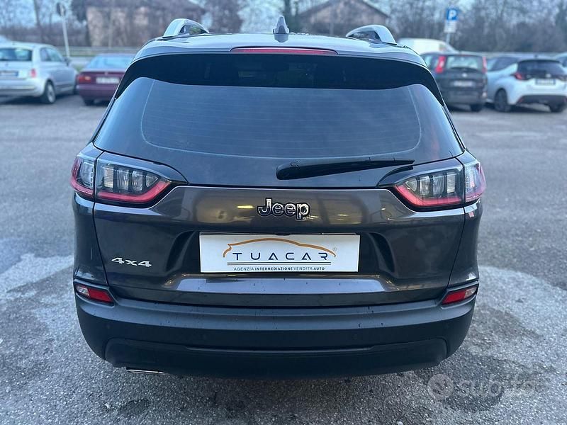 Usata Jeep Cherokee Longitude 194 CV (142 kW) 2019 Grigio SUV