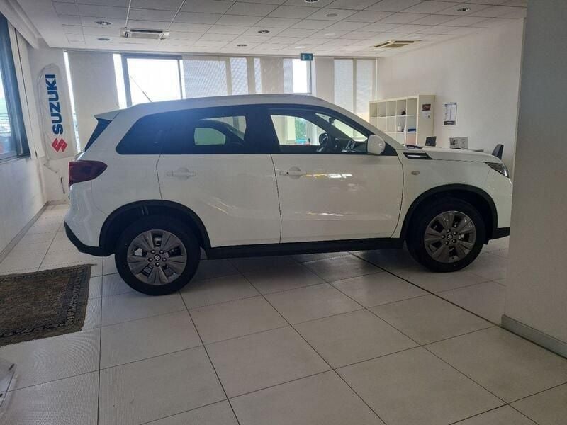 Usata Suzuki Vitara Cool 129 CV (94 kW) 2024 Vari colori SUV