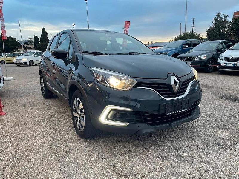Usata Renault Captur Zen 90 CV (66 kW) 2018 Grigio SUV