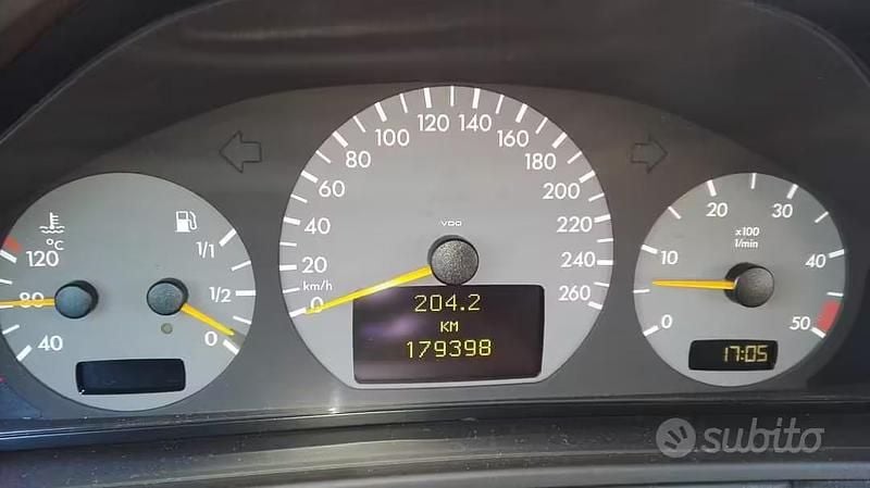 Usata Mercedes E270 170 CV (125 kW) 2002 Berlina