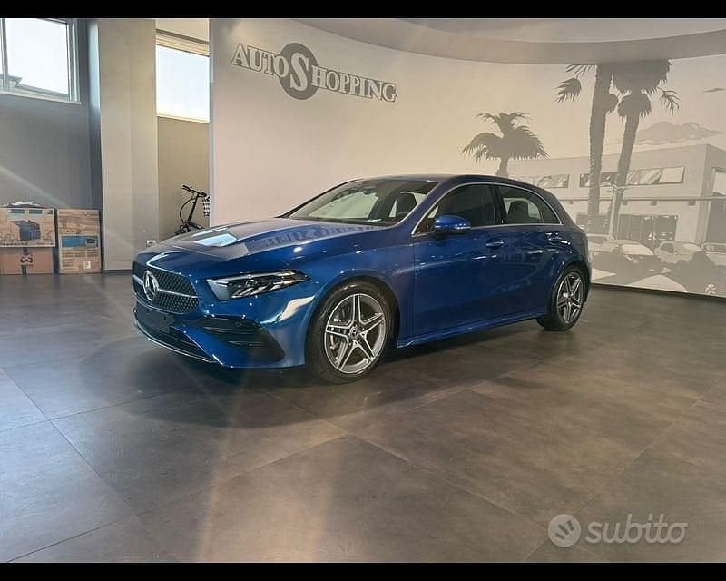 Blu Usata 2024 Mercedes A200 Tre volumi | 38.950 € - Immagine 1/4