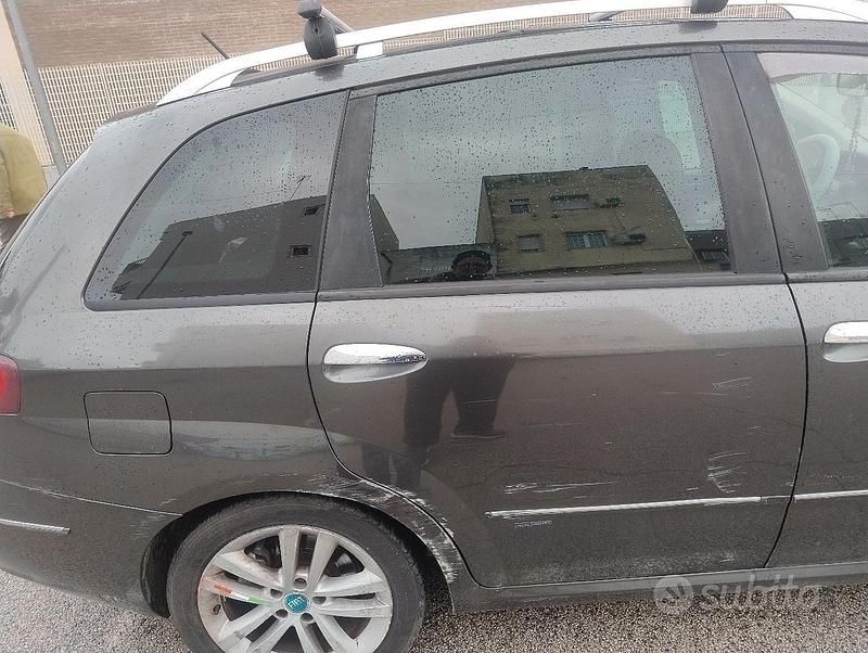 Usata Fiat Croma 150 CV (110 kW) 2007 Marrone Station wagon