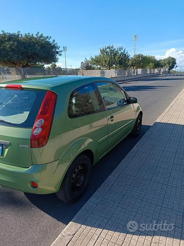 Usata Ford Fiesta 2006 Verde Utilitaria