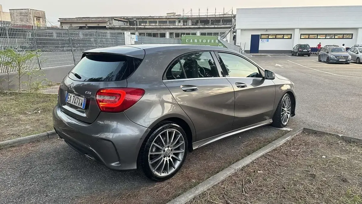 Usata Mercedes A180 AMG 109 CV (80 kW) 2015 Grigio Utilitaria