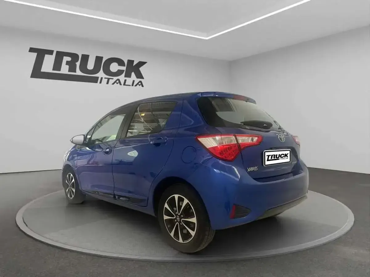 Usata Toyota Yaris Active 73 CV (53 kW) 2020 Azzurro Utilitaria