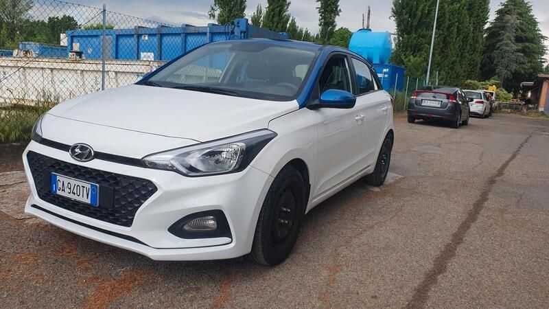 Bianco Usata 2020 Hyundai i20 Tre volumi | 12.300 € (Buon prezzo) - Immagine 1/4