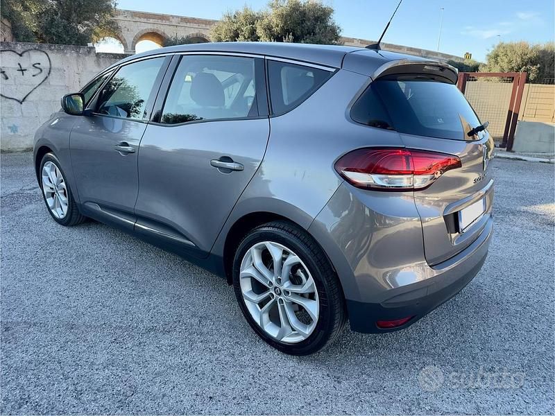 Usata Renault Scénic IV Intens 110 CV (80 kW) 2018 Grigio Monovolume