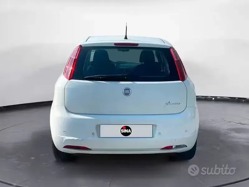 Usata Fiat Grande Punto Active 65 CV (47 kW) 2008 Bianco Utilitaria