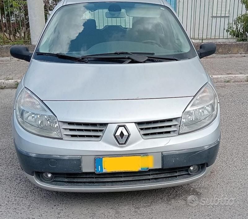 Usata Renault Scénic II 100 CV (73 kW) 2004 Grigio Monovolume