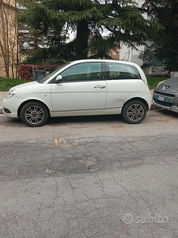 Usata Lancia Ypsilon 2011 Bianco Utilitaria