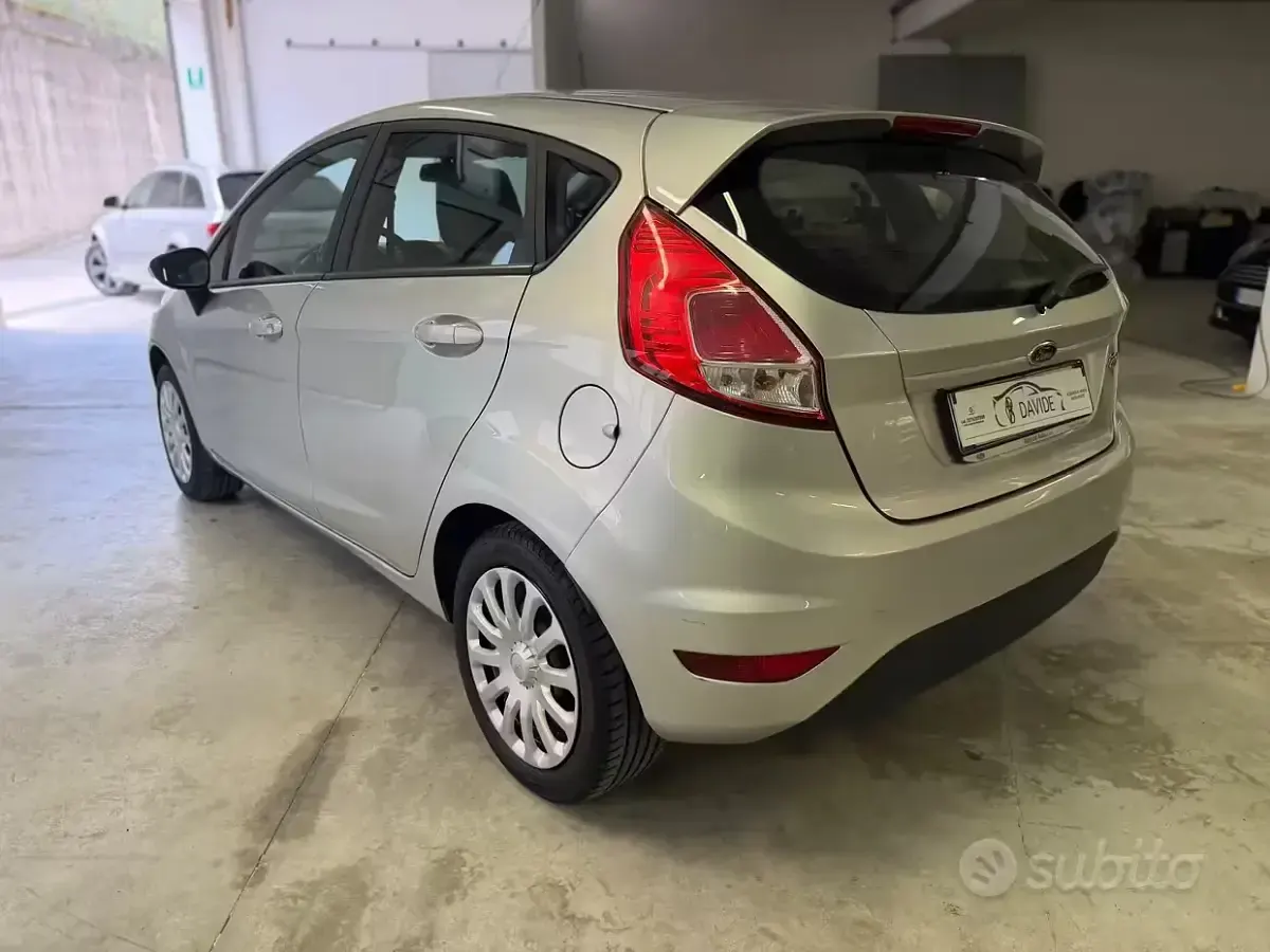 Usata Ford Fiesta Titanium 60 CV (44 kW) 2016 Grigio Utilitaria