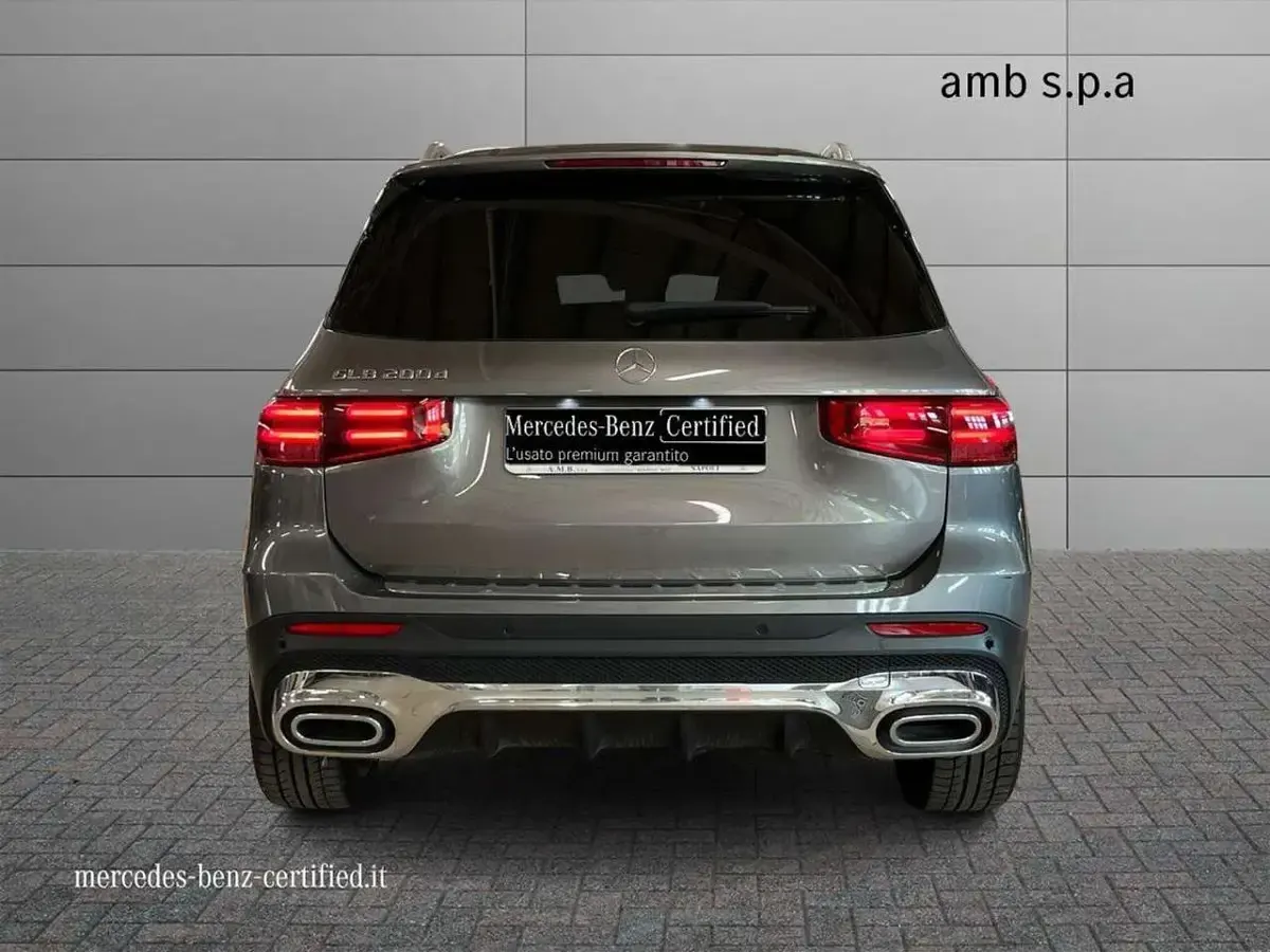 Usata Mercedes GLB200 AMG line 150 CV (110 kW) 2024 Grigio SUV
