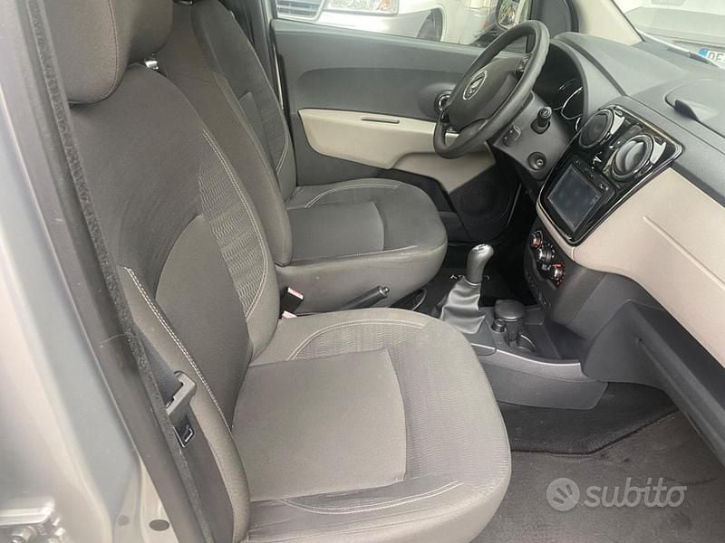 Usata Dacia Lodgy Lauréate 110 CV (80 kW) 2015 Argento Monovolume