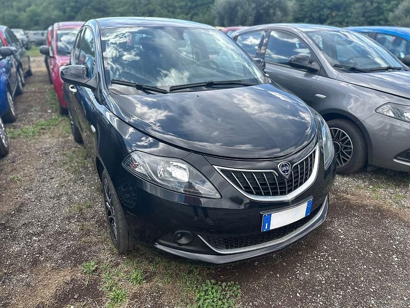 Usata Lancia Ypsilon S 70 CV (51 kW) 2024 Nero Utilitaria