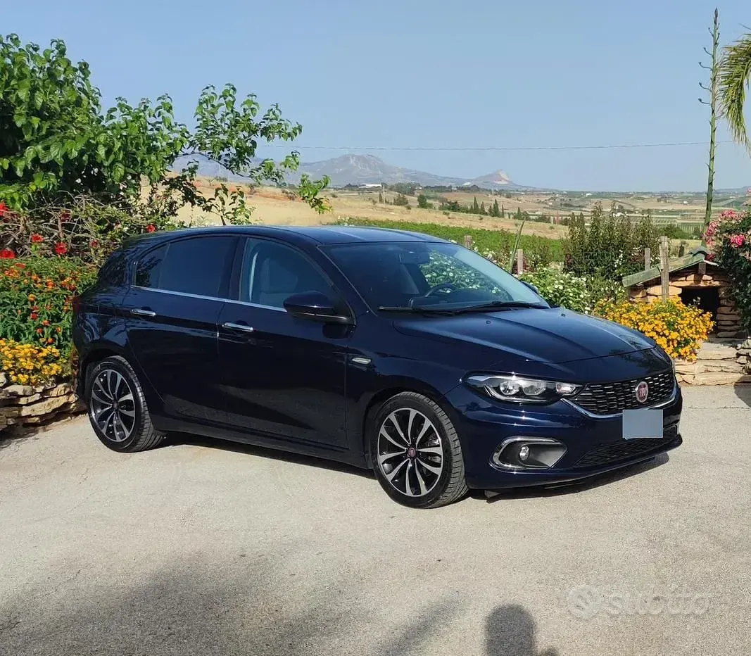 Usata Fiat Tipo Lounge 120 CV (88 kW) 2018 Blu Berlina