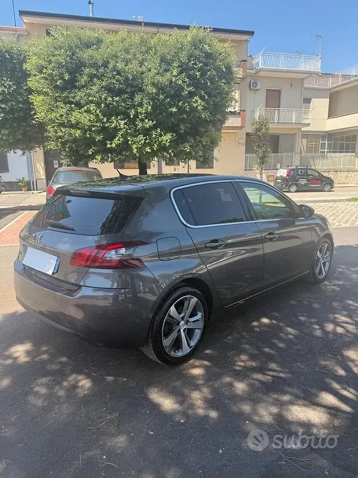 Usata Peugeot 308 GT-line 131 CV (96 kW) 2020 Grigio Berlina