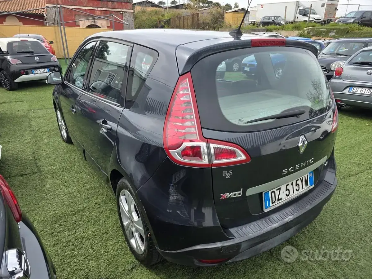 Usata Renault Scénic III 110 CV (80 kW) 2010 Nero Monovolume