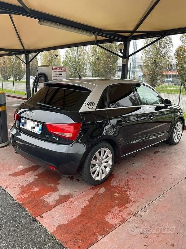 Nero Usata 2013 Audi A1 Ambition Tre volumi | 11.000 € (Buon prezzo) - Immagine 1/4