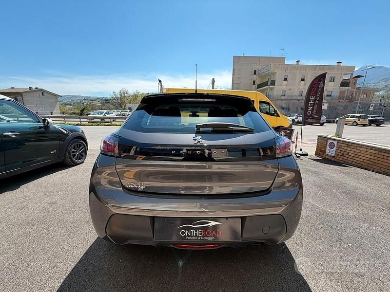 Usata Peugeot 208 Allure 101 CV (74 kW) 2020 Grigio Utilitaria
