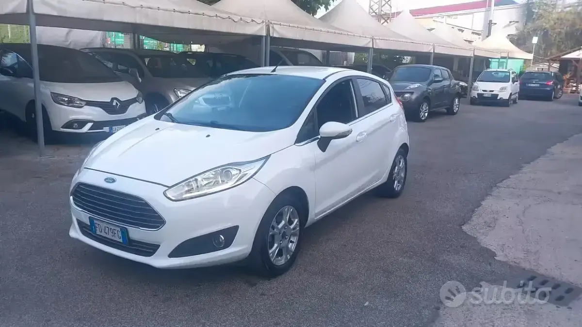 Usata Ford Fiesta Titanium 95 CV (69 kW) 2016 Bianco Utilitaria