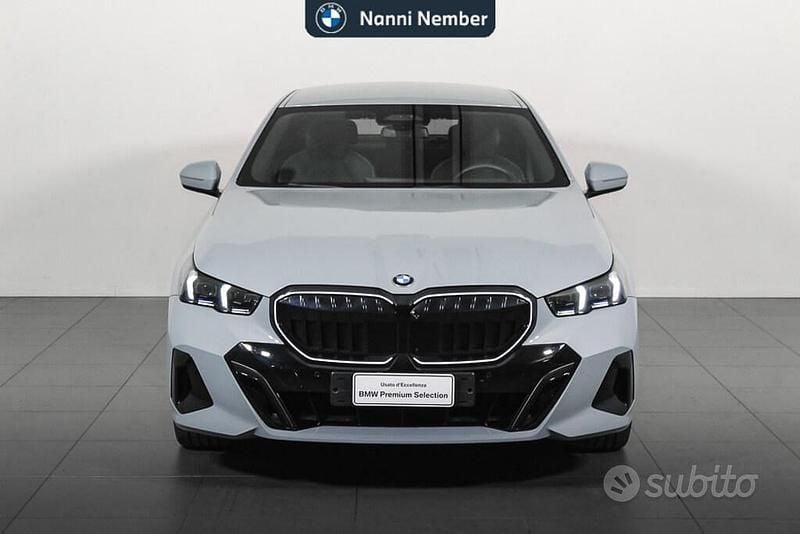 Usata BMW 520 M Sport 197 CV (144 kW) 2025 Grigio Berlina
