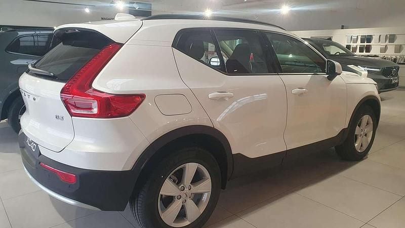 Nuova Volvo XC40 163 CV (119 kW) 2026 Ice white SUV