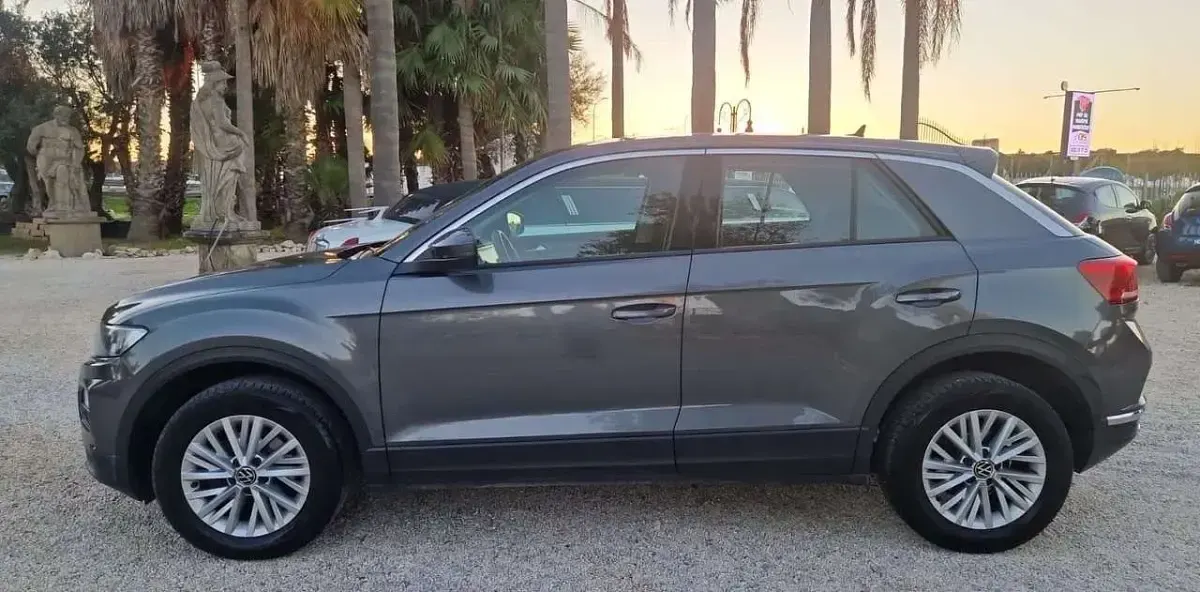 Usata VW T-Roc Business 150 CV (110 kW) 2021 Grigio SUV