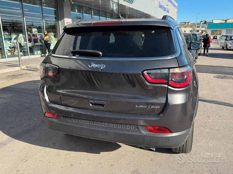 Grigio Usata 2018 Jeep Compass Limited SUV | 16.699 € (Buon prezzo) - Immagine 1/4