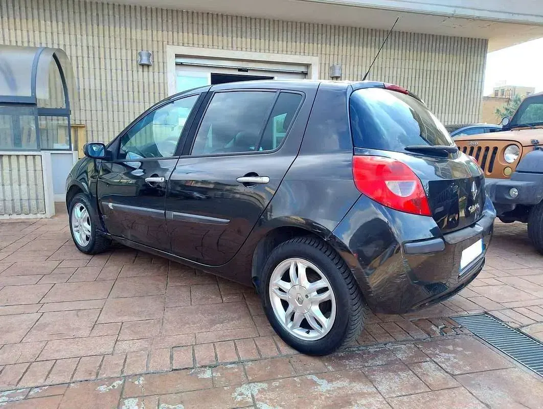 Usata Renault Clio III LE 75 CV (55 kW) 2007 Nero Berlina