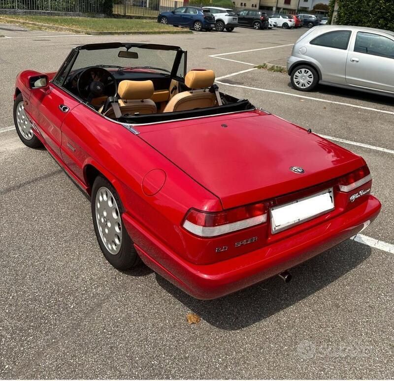 Usata Alfa Romeo Spider 122 CV (89 kW) 1992 Rosso Cabrio