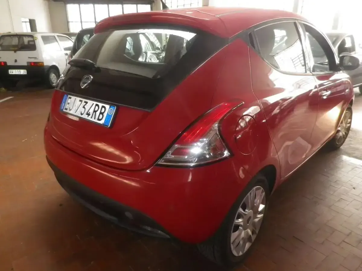 Usata Lancia Ypsilon Gold 69 CV (50 kW) 2011 Rosso Utilitaria
