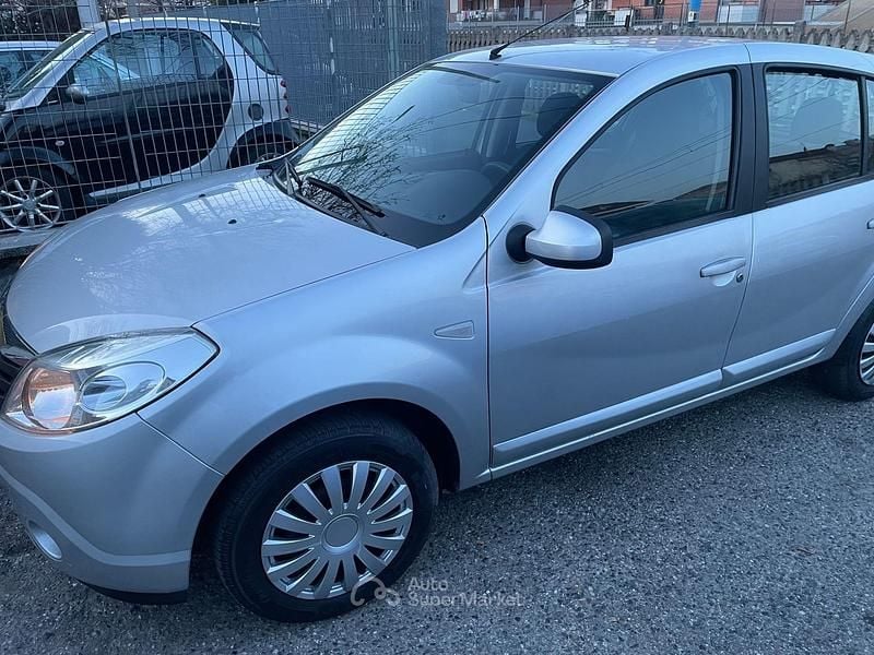 Usata Dacia Sandero 75 CV (55 kW) 2008 Utilitaria