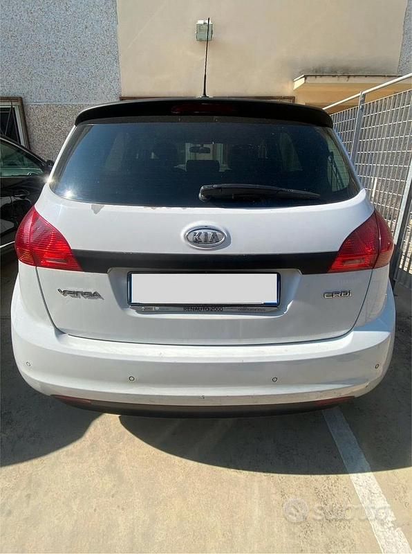 Usata Kia Venga 90 CV (66 kW) 2011 Bianco Utilitaria