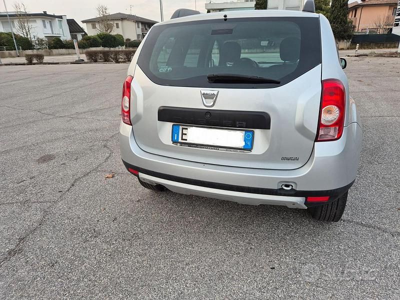 Usata Dacia Duster Lauréate 105 CV (77 kW) 2012 Grigio SUV