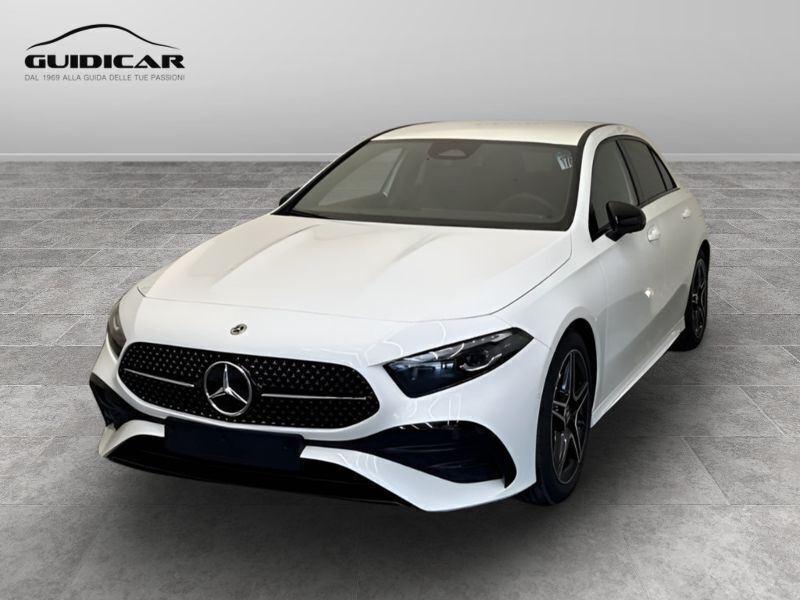 Bianco Nuova 2025 Mercedes A180 Advanced Tre volumi | 36.300 € (Ottimo prezzo) - Immagine 1/4