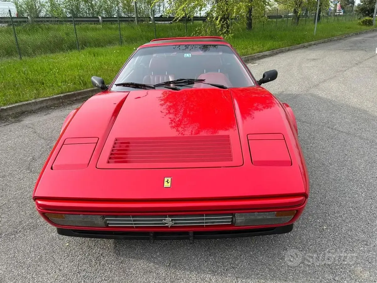 Usata Ferrari 328 270 CV (198 kW) 1987 Rosso Cabrio