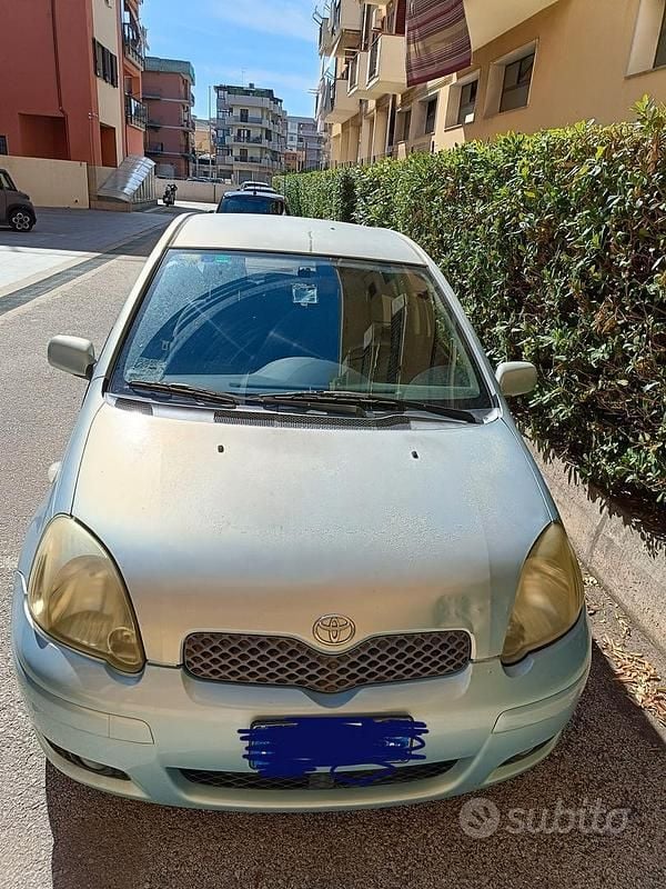 Usata Toyota Yaris 65 CV (47 kW) 2005 Blu Berlina