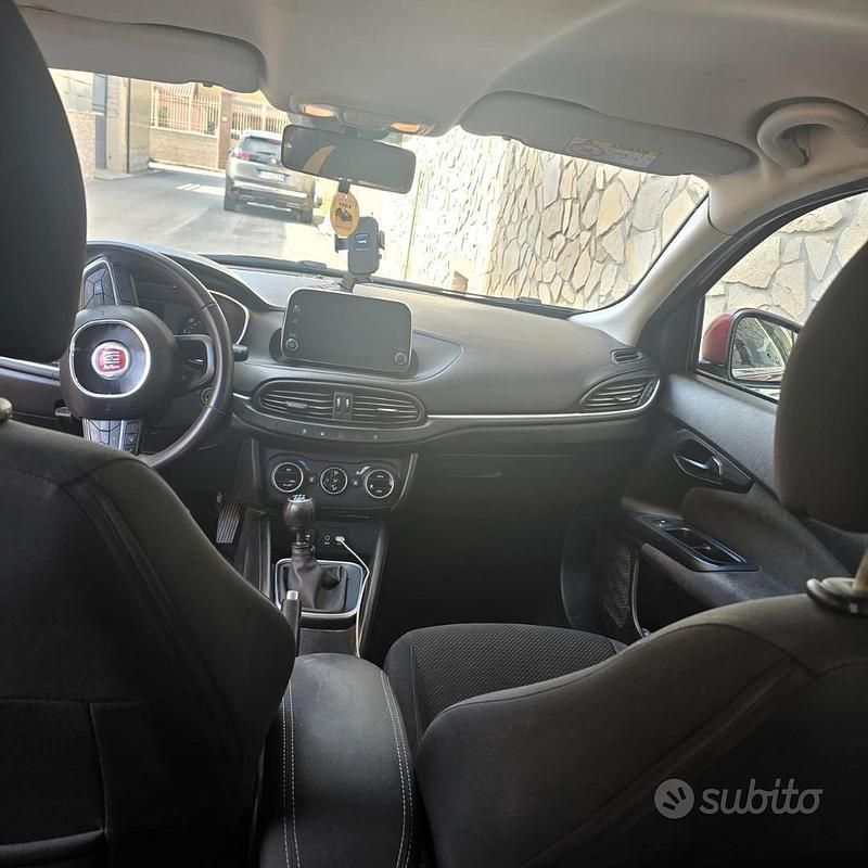 Usata Fiat Tipo 120 CV (88 kW) 2018 Rosso Berlina