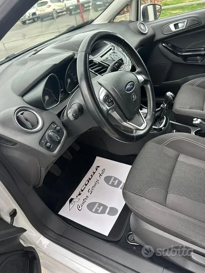 Usata Ford Fiesta 75 CV (55 kW) 2016 Bianco Utilitaria
