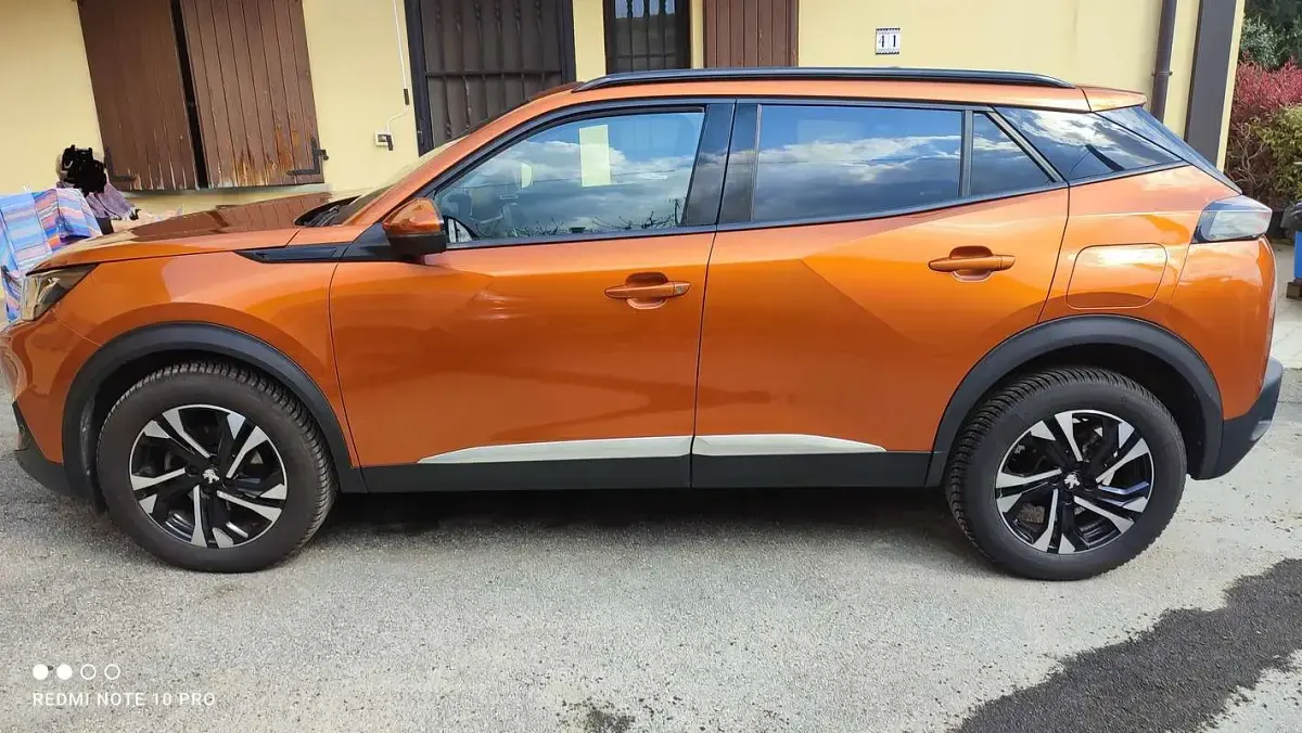Usata Peugeot 2008 Allure 131 CV (96 kW) 2020 Bronzo SUV