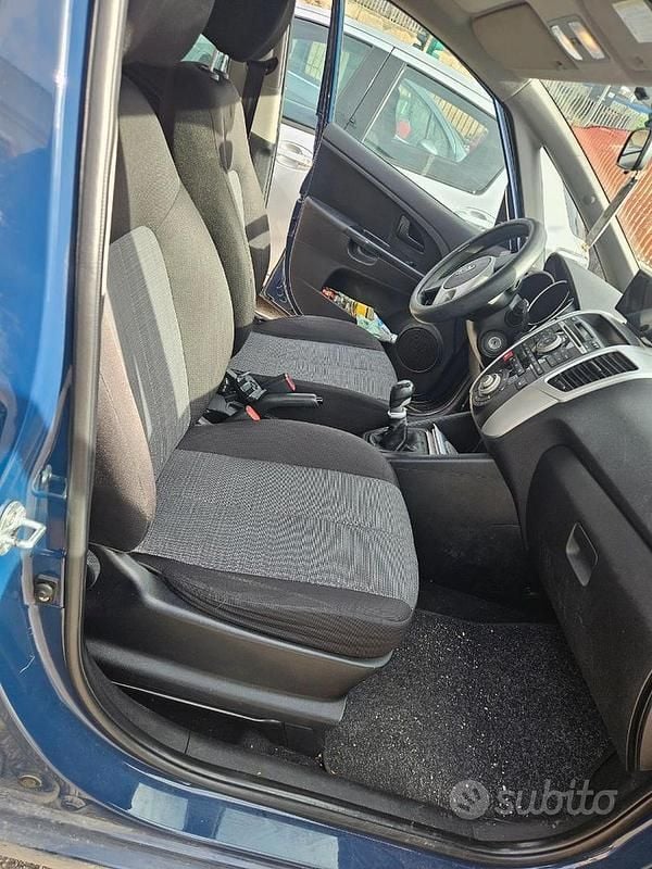 Usata Kia Venga 90 CV (66 kW) 2012 Blu Utilitaria