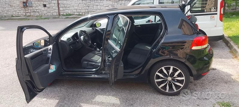Usata VW Golf VI 110 CV (80 kW) 2010 Nero Utilitaria