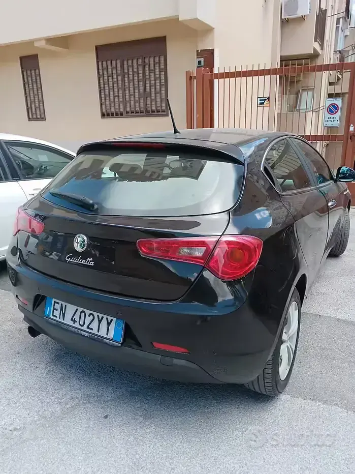 Gebraucht Alfa Romeo Giulietta 105 PS (77 kW) 2012 Schwarz Kleinwagen