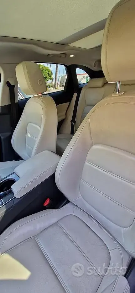 Usata Jaguar F-Pace 180 CV (132 kW) 2017 Bluazzurro SUV