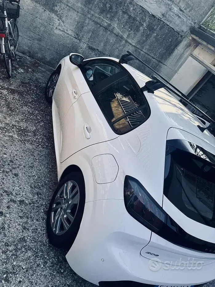 Usata Peugeot 208 Active 101 CV (74 kW) 2020 Bianco Utilitaria