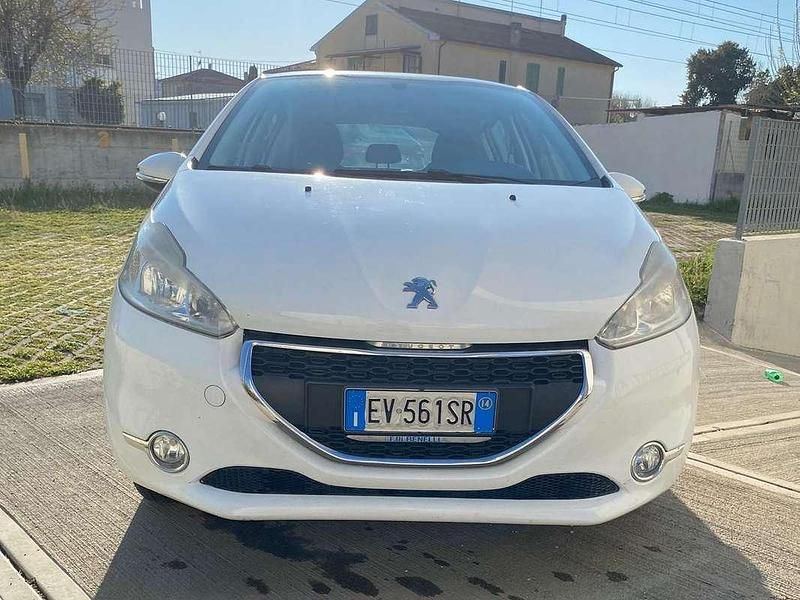 Usata Peugeot 208 Active 68 CV (50 kW) 2014 Bianco Utilitaria