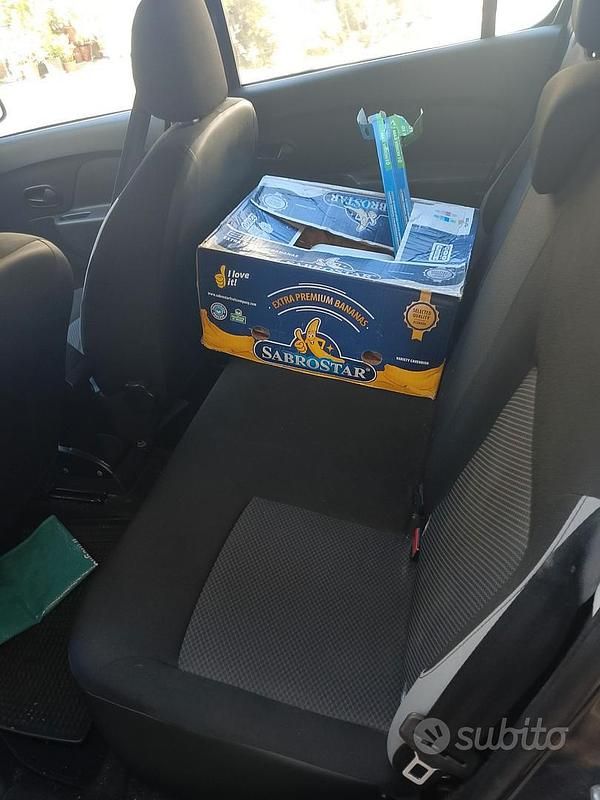 Usata 2015 Dacia Sandero Ambiance Due volumi | 5500 € (Buon prezzo) - Immagine 1/4