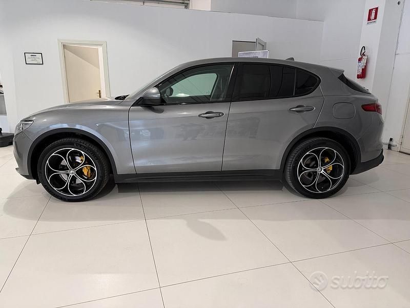 Usata Alfa Romeo Stelvio Executive 210 CV (154 kW) 2017 Grigio SUV