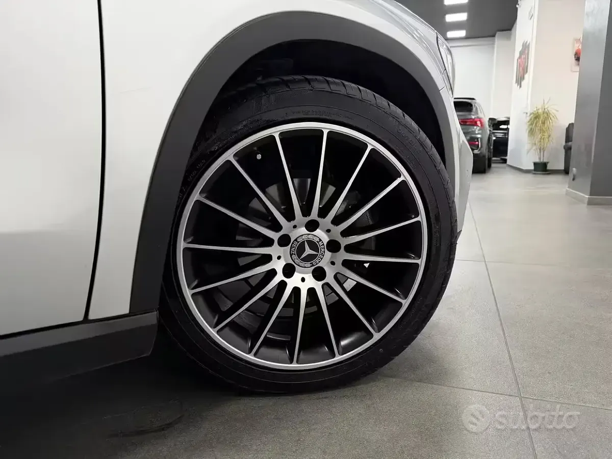 Usata Mercedes GLA200 136 CV (100 kW) 2019 Grigio SUV
