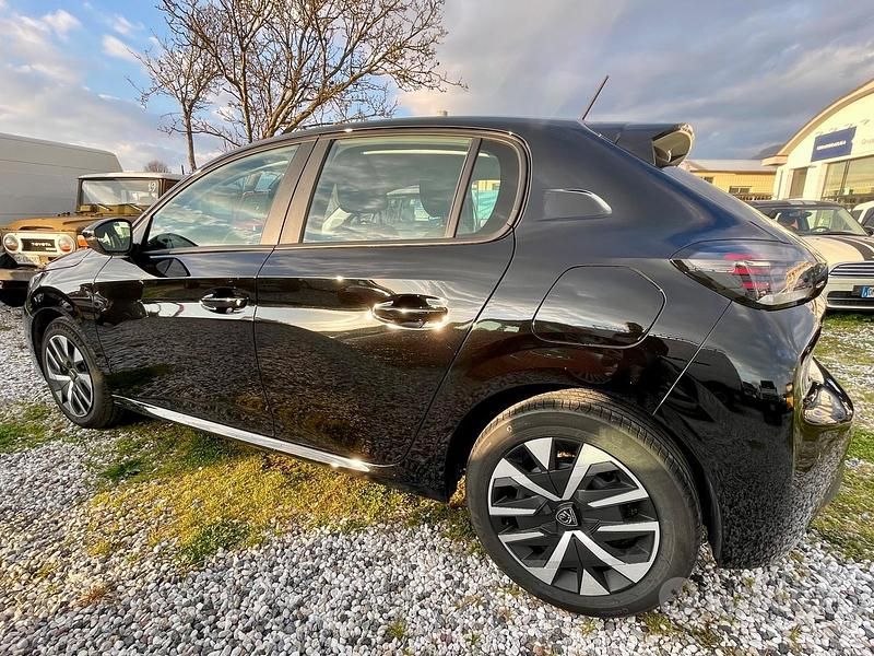 Usata Peugeot 208 Style 74 CV (54 kW) 2024 Nero Utilitaria